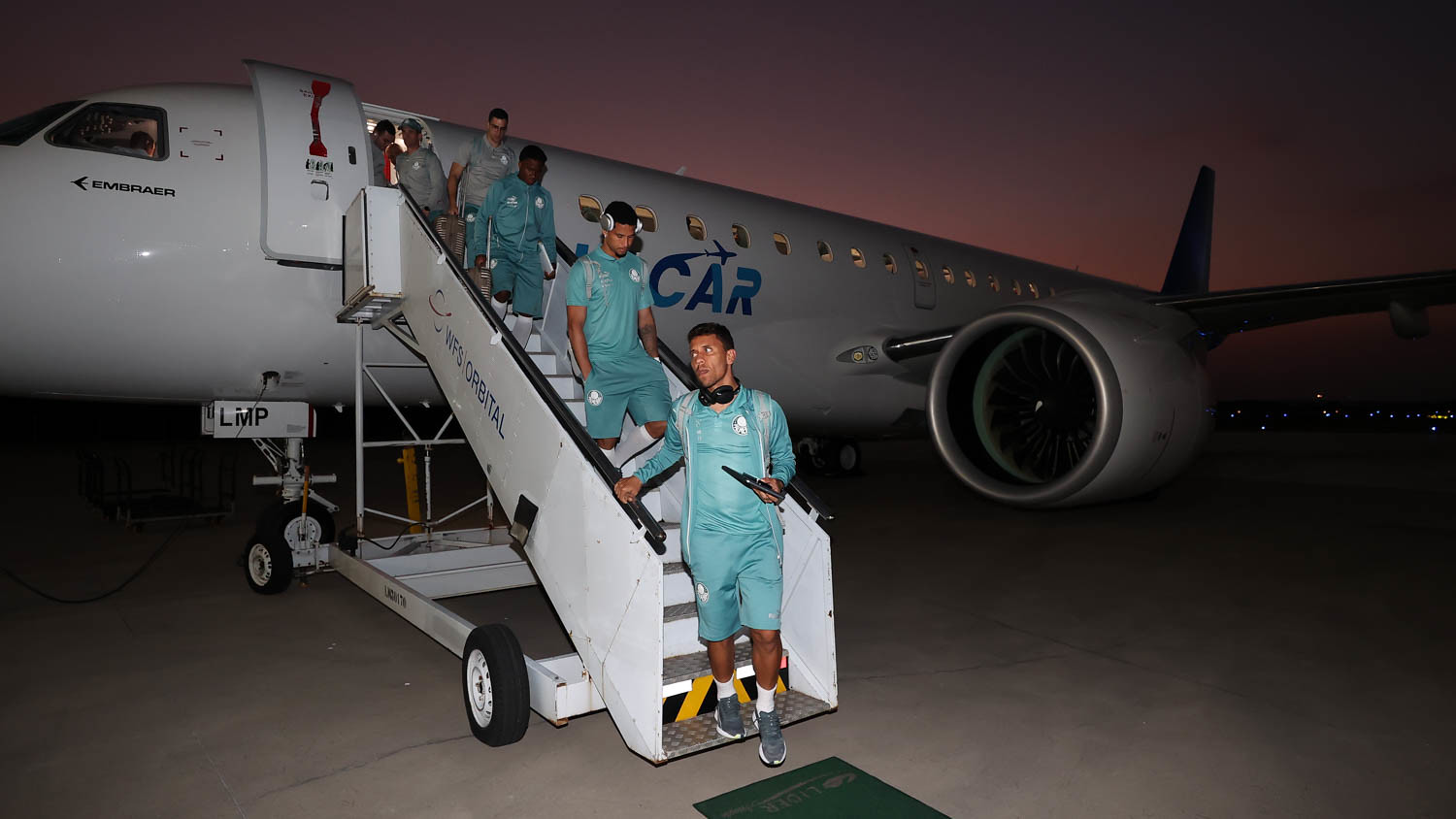 Delegação do Palmeiras em viagem ao Rio de Janeiro com o avião da Placar. (FOTO: Cesar Greco/Palmeiras)