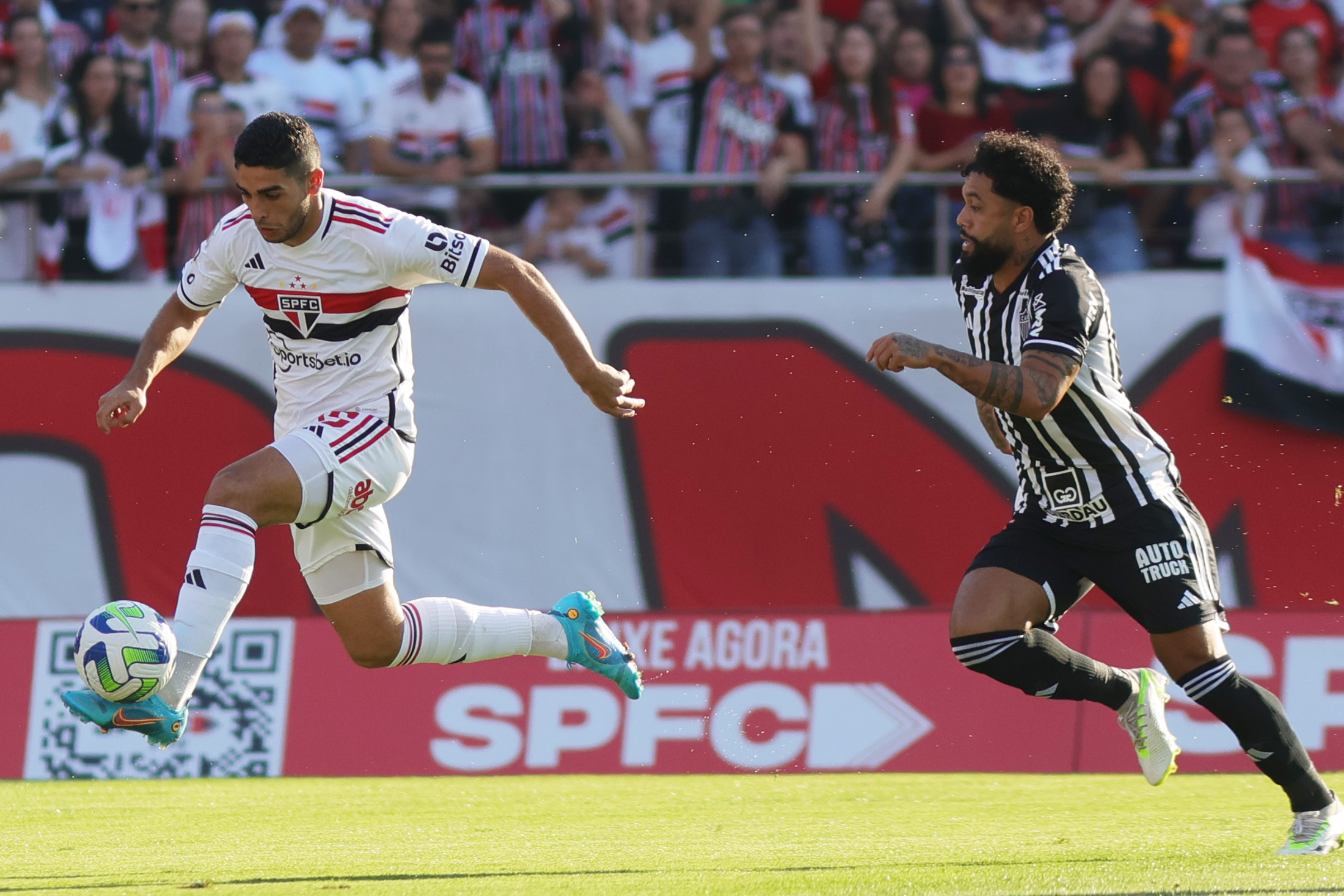 Com a derrota diante do Atlético-MG, São Paulo chega a cinco jogos sem vitória (Foto: Nilton Fukuda/saopaulofc.net)