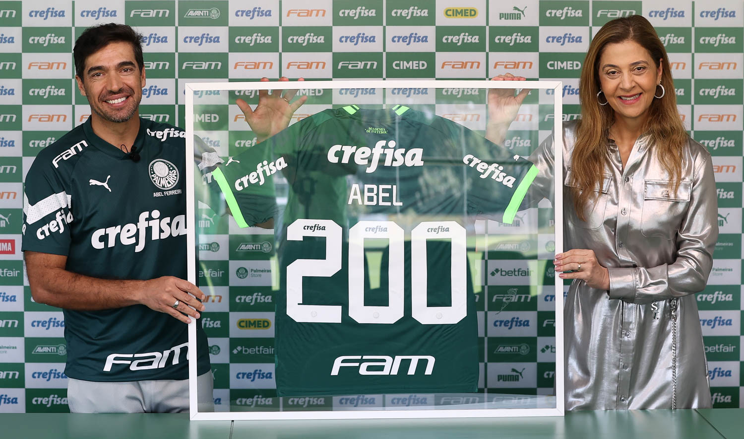 Homenageado pelo Palmeiras, Abel afirma: 'faremos tudo para proporcionar alegrias'. (Foto: Cesar Greco/Palmeiras).