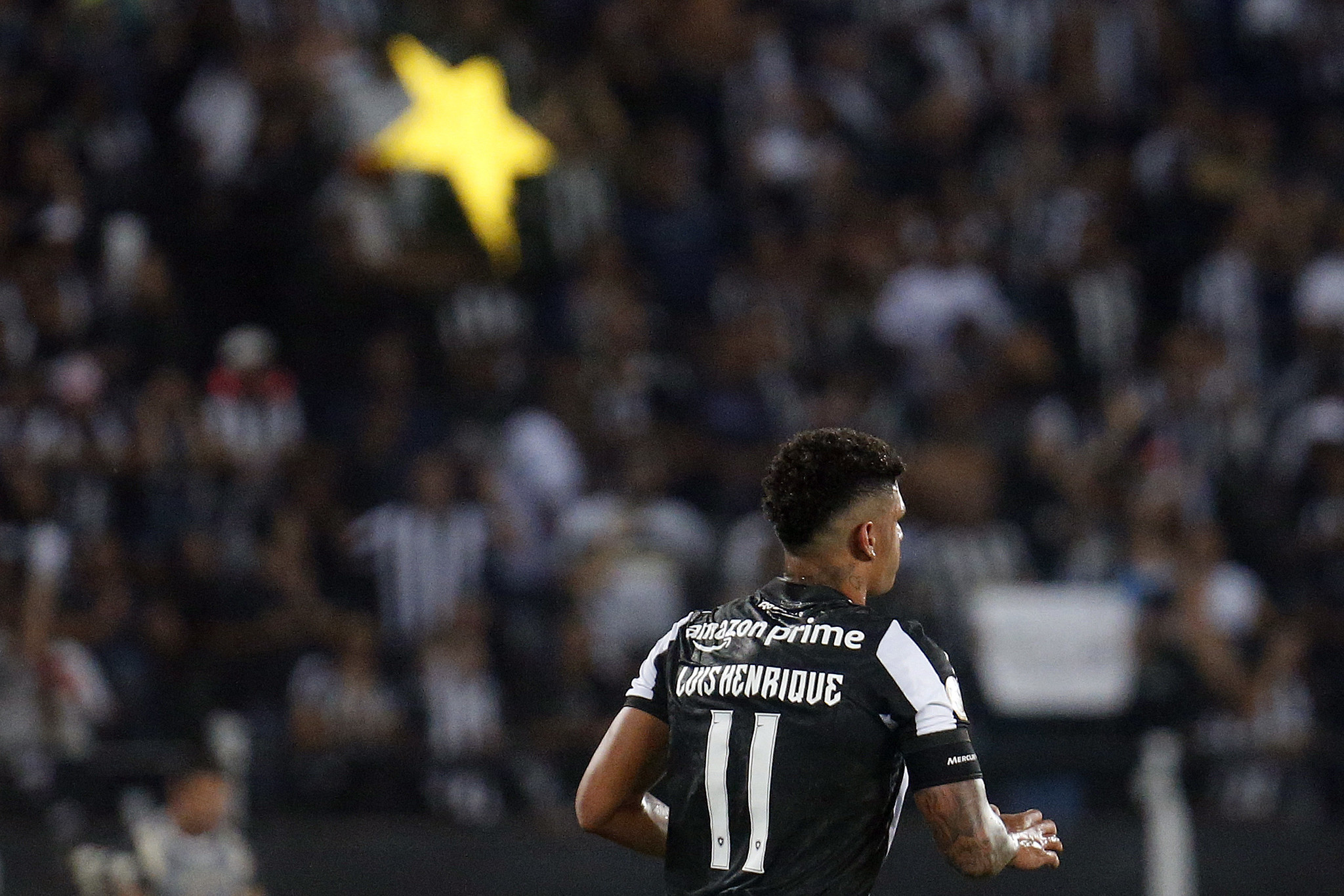 Luís Henrique em jogo contra o Internacional pelo Campeonato Brasileiro. (Foto: Vitor Silva/Botafogo.)