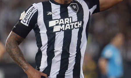 Luís Henrique comemorando o terceiro gol da vitória do Botafogo.(Foto: Vitor Silva/Botafogo.)