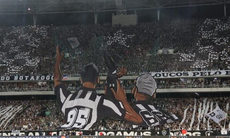 Festa da torcida do Botafogo no duelo com o Internacional (Foto: Vitor Silva/Botafogo)