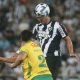 Gabriel Pires marcando o gol do Botafogo no empate contra o Defensa Y Justicia. (Foto: Vitor Silva/Botafogo.)