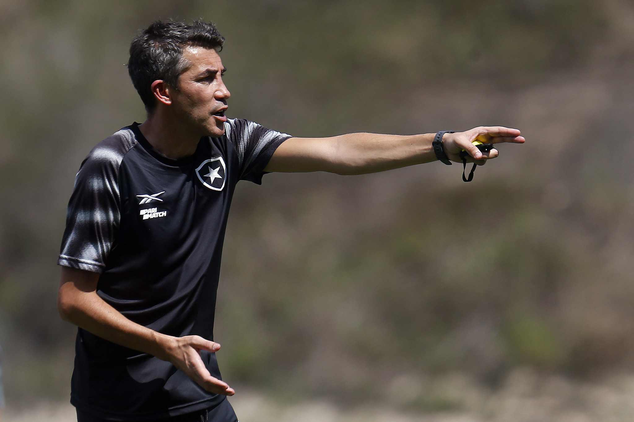 Lage comanda treino do Botafogo na última quinta-feira (Foto: Vítor Silva/Botafogo)