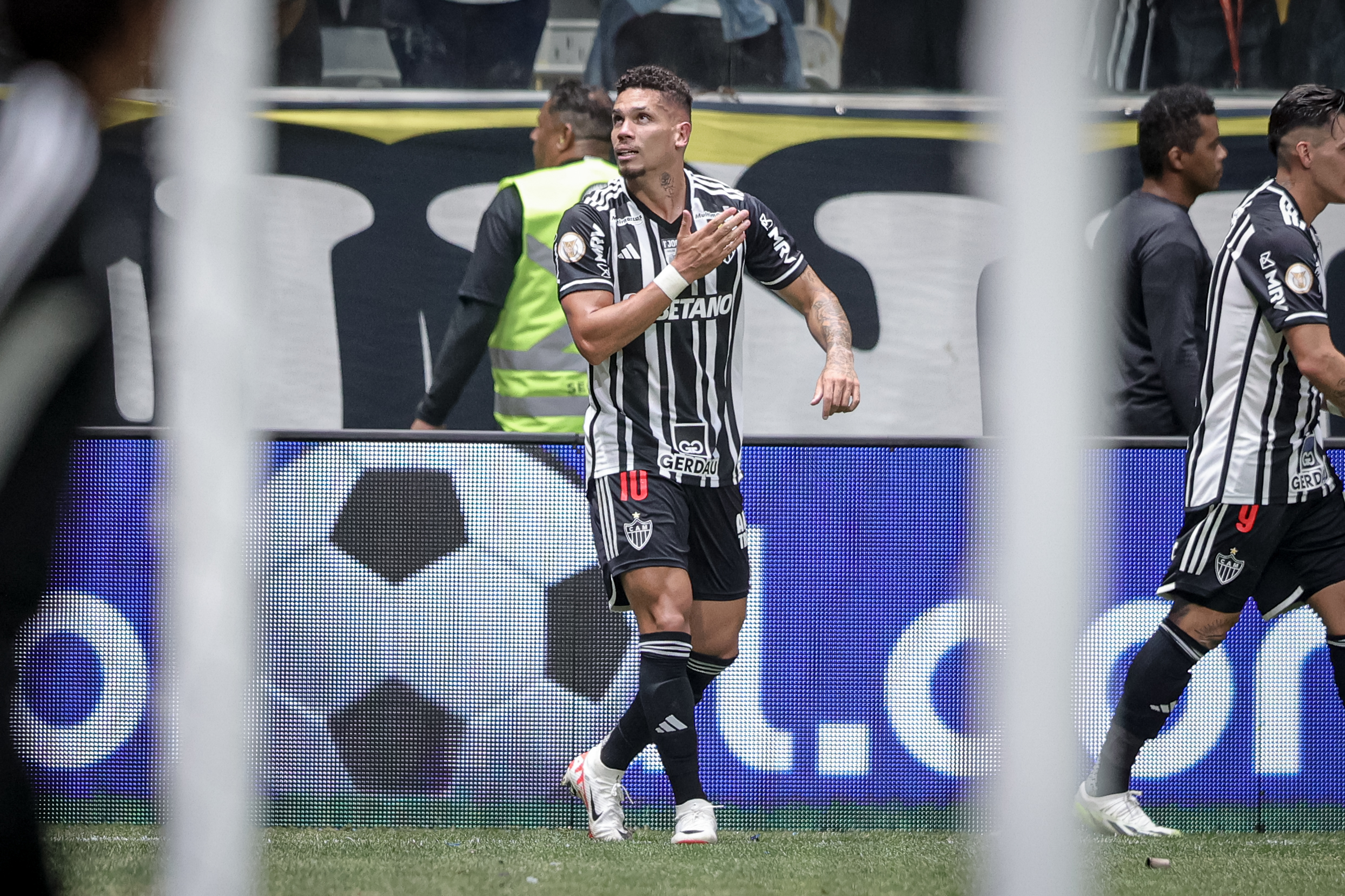 Jogador marcou os dois gols da estreia da Arena MRV (Foto: Pedro Souza / Atlético)