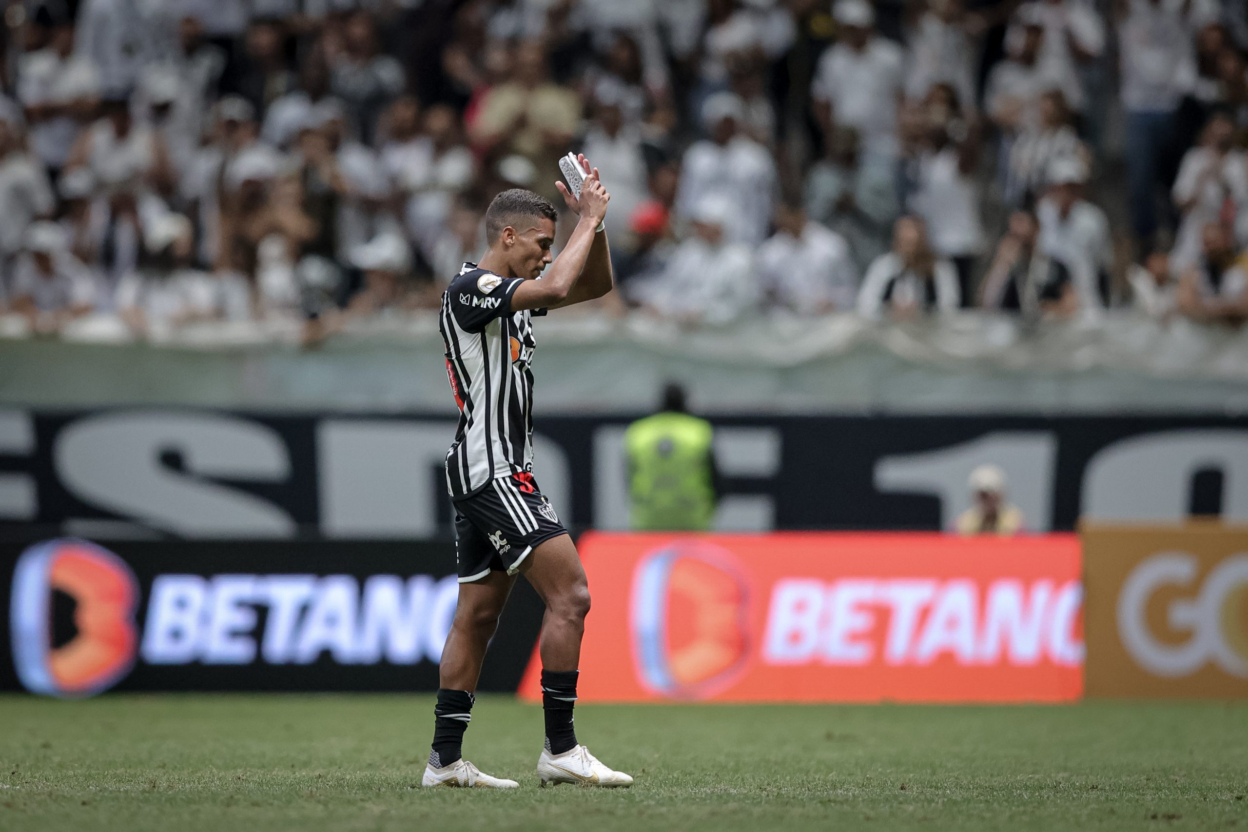 Pedrinho foi elogiado por Felipão em coletiva (Foto: Pedro Souza / Atlético)