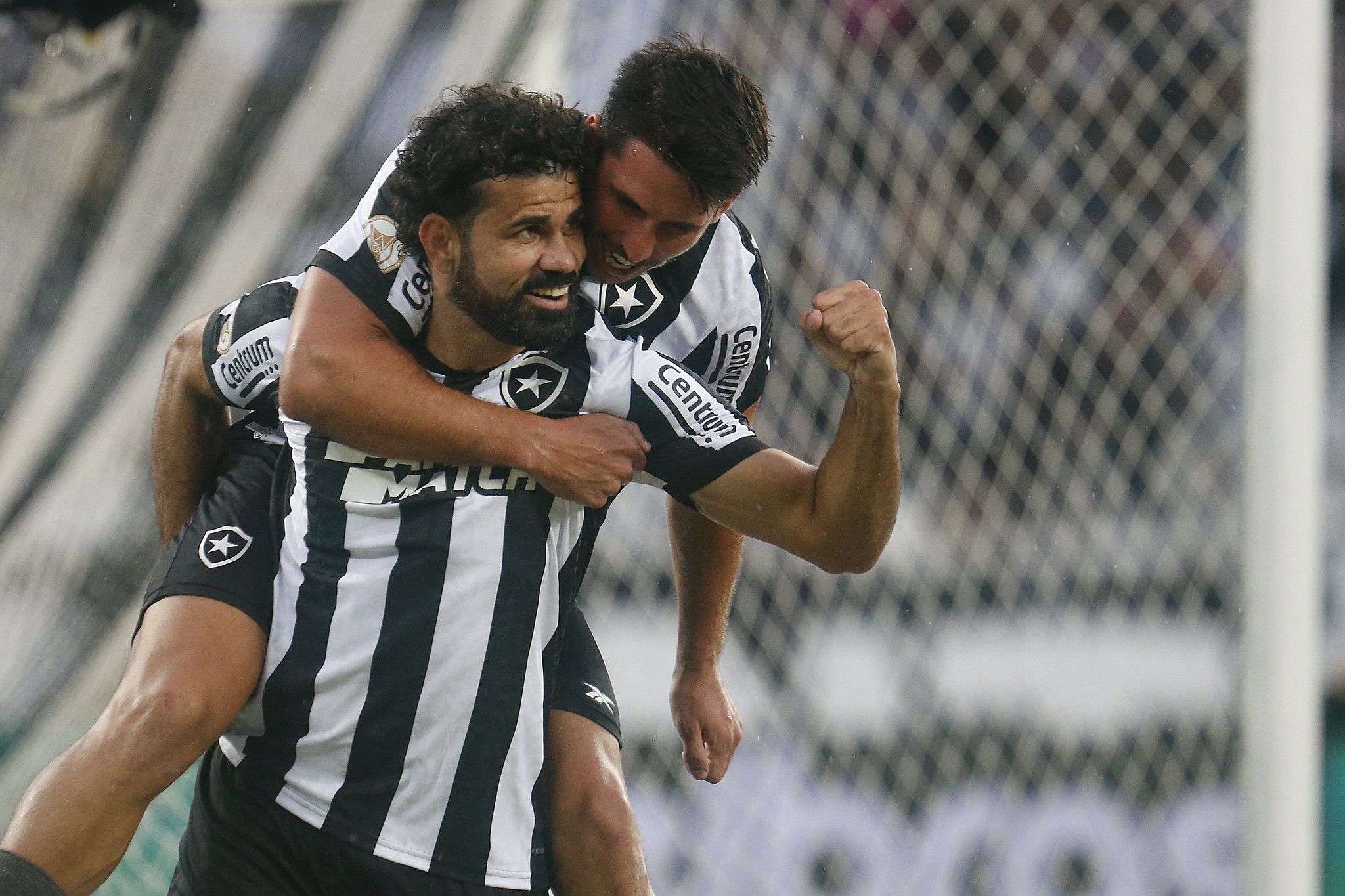 Diego Costa comemora primeiro gol pelo Botafogo (Foto: Vítor Silva/Botafogo)