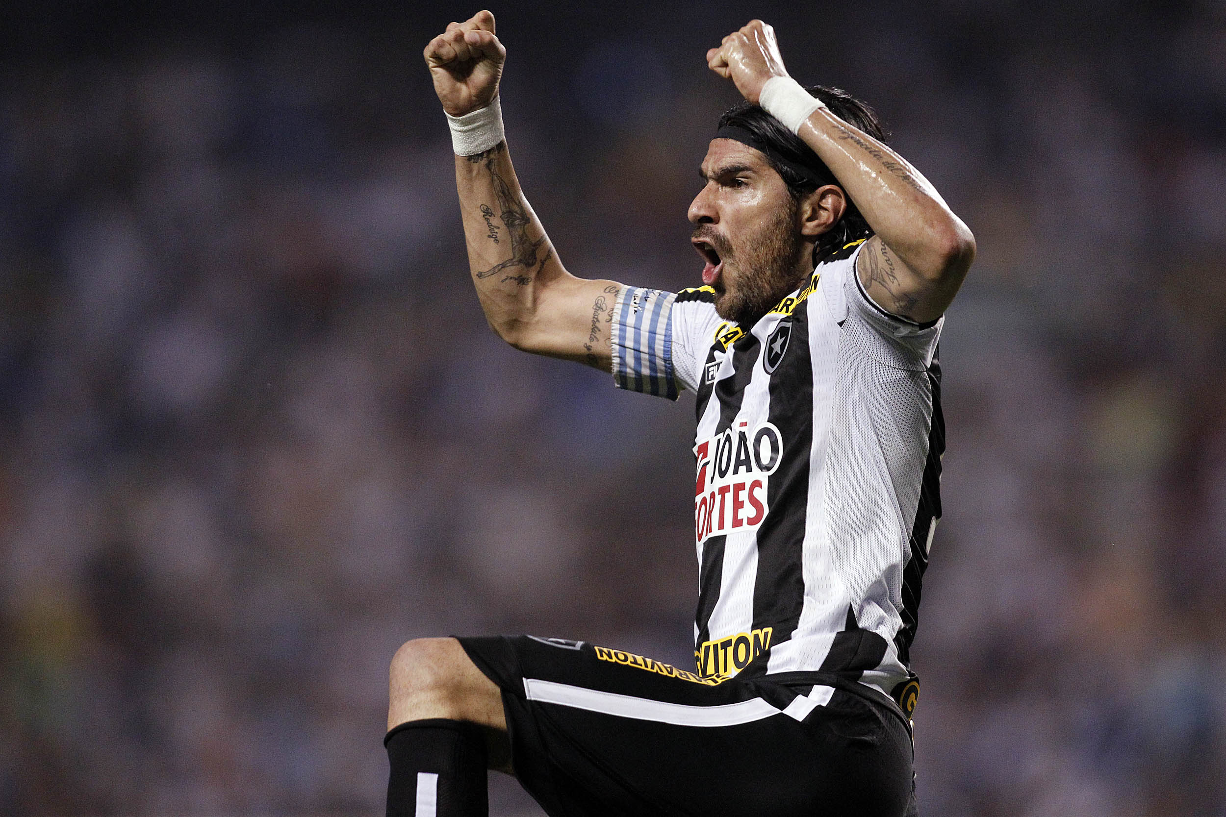 Loco Abreu marcou época com a camisa do Botafogo, no início da década passada (Foto: Fernando Soutello/AGIF)