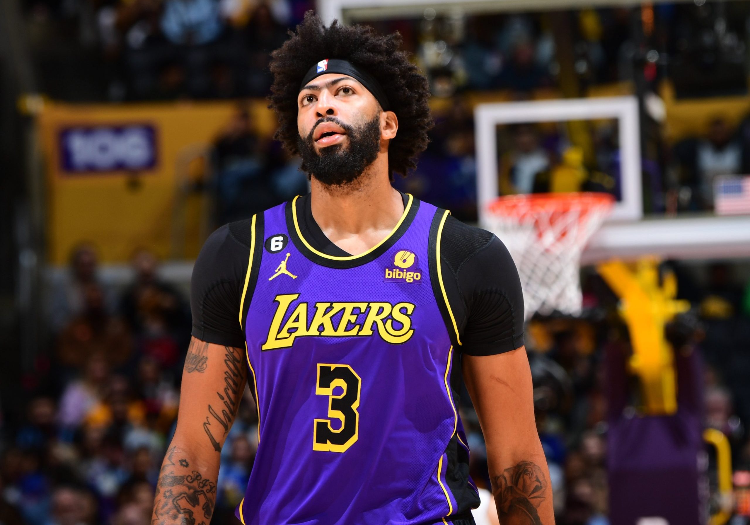 Anthony Davis em quadra pelos Lakers na temporada 22/23 (Foto: Redes Sociais/NBA)