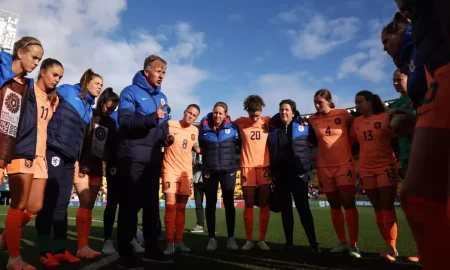 Seleção da Holanda concentrada em campo - Foto: Divulgação FIFA