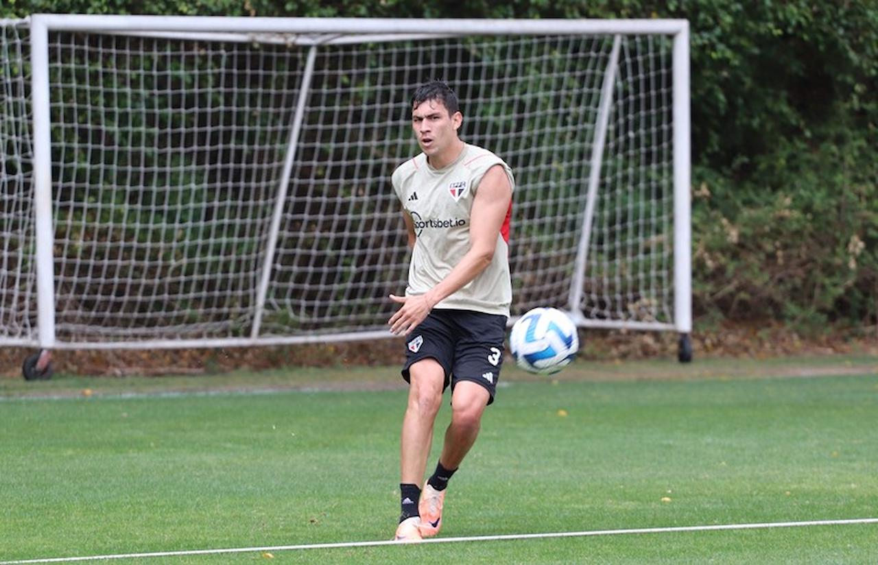 Ferraresi treinando com bola em sua recuperação (Foto: saopaulo.net)