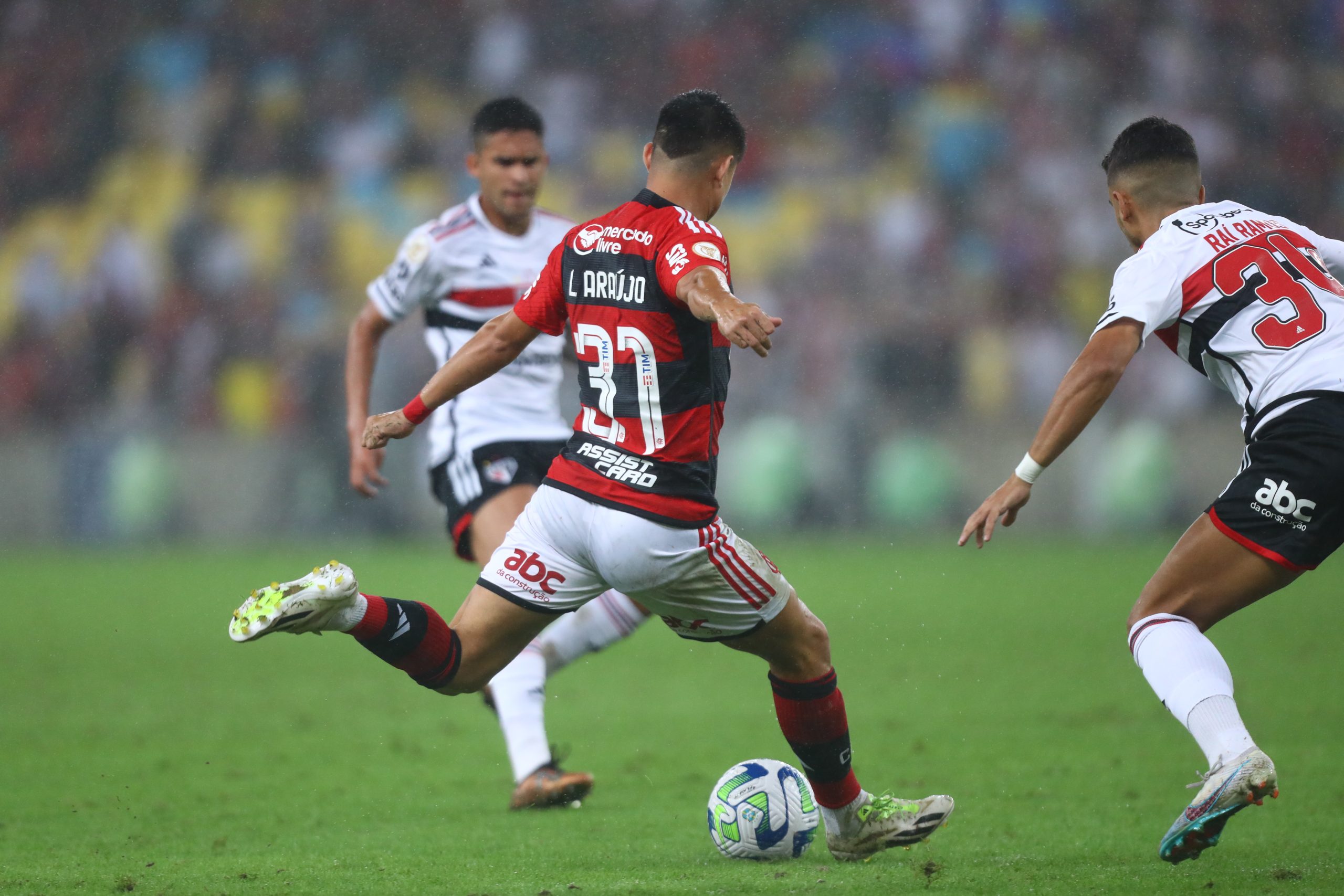 Luiz Araújo treina pela primeira vez como jogador do Flamengo