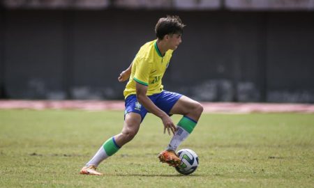 Vinicius Fabri com a camisa da seleção brasileira (Divulgação/ CBF)