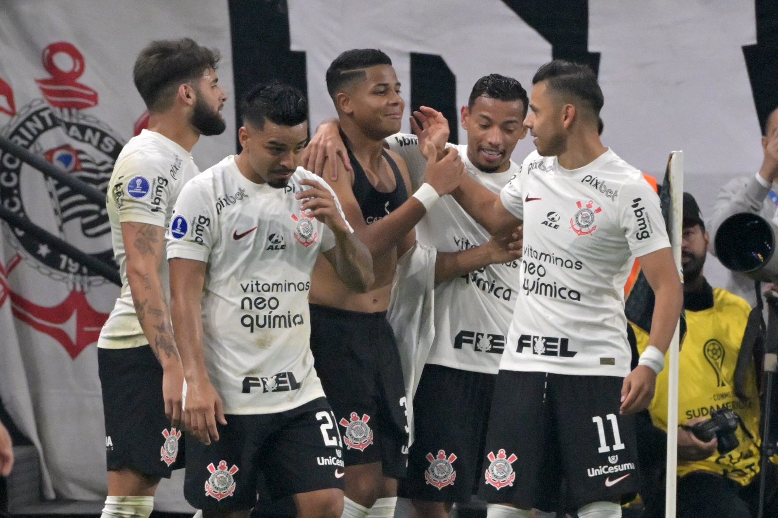 Atuações ENM: Corinthians vence Newell's em primeira partida das oitavas; Veja notas (Photo by NELSON ALMEIDA / AFP)