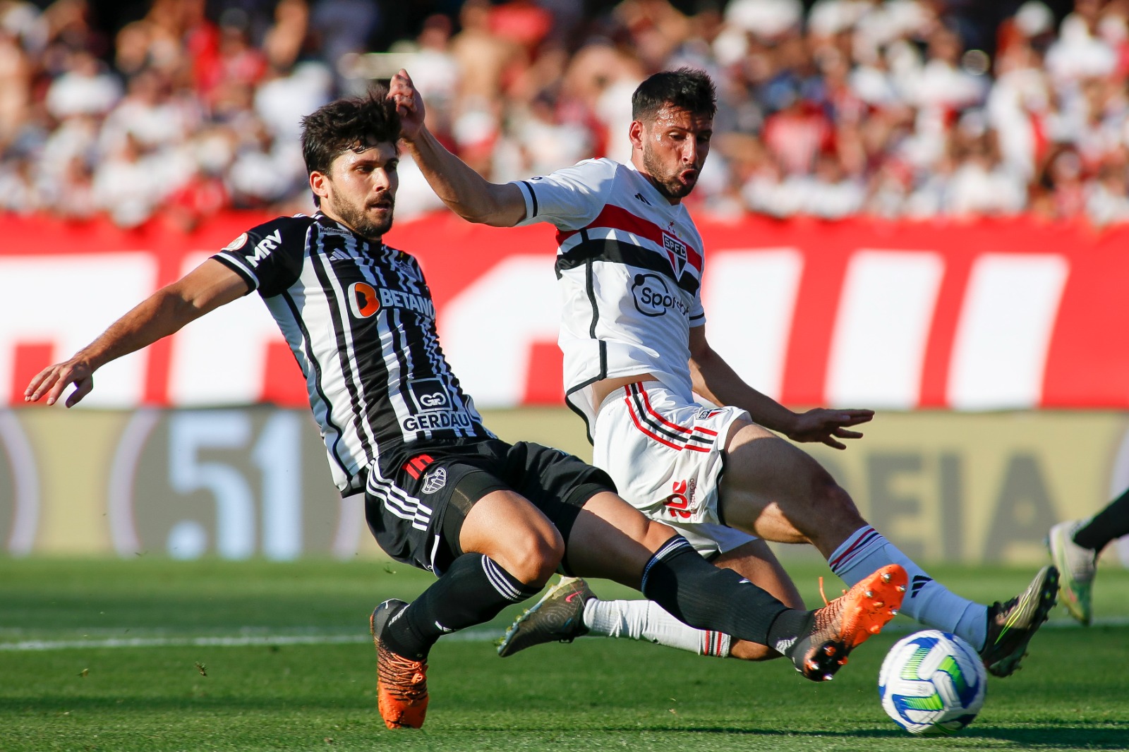 Calleri em mais uma de suas atuações pelo São Paulo (Foto: Miguel Schincariol/Getty Images)