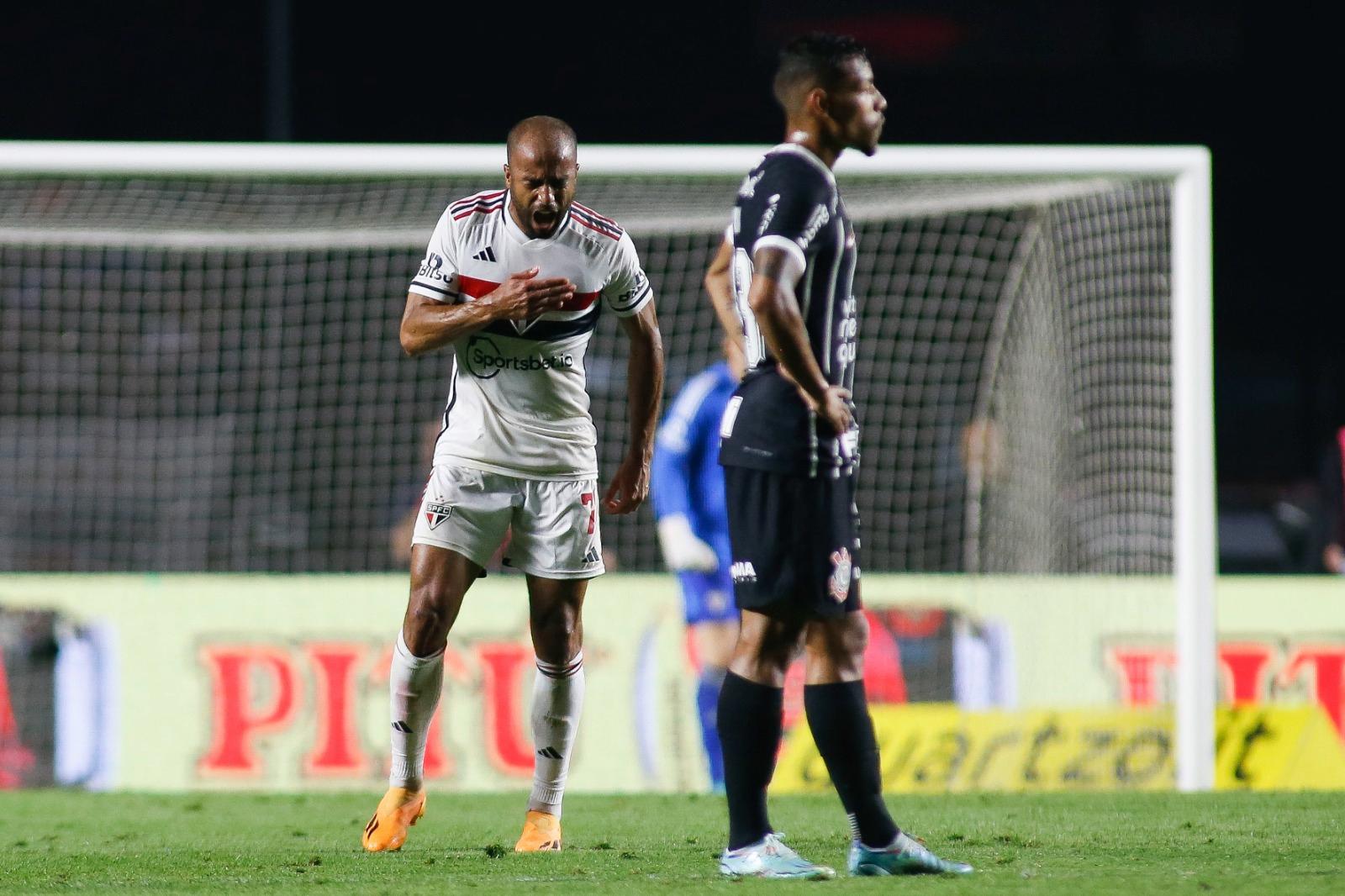 Lucas Moura comemorando seu gol no jogo contra o Corinthians (Foto: Miguel Schincariol/Getty Images)