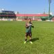 Jovem chega para jogar a Paulista Cup sub-20 (Foto: Divulgação/Portuguesa Santista)