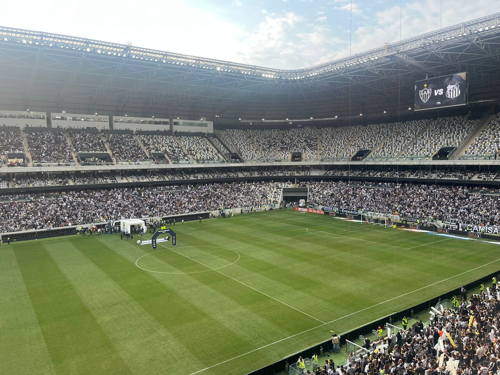 Vista superior do gramado no estádio do Atlético.