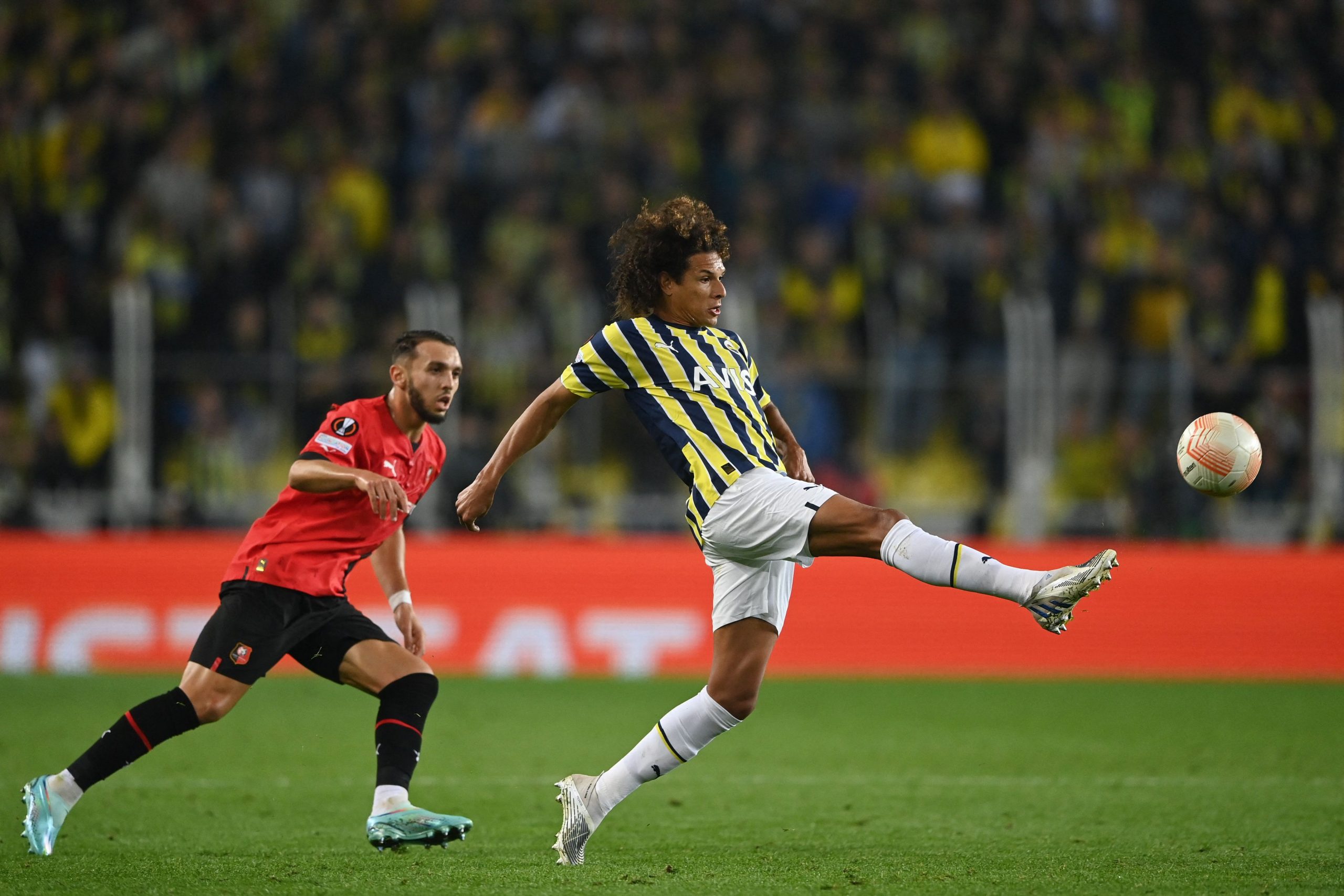 William Arão deixou o Fenerbahçe (Foto: OZAN KOSE | AFP via Getty Images)