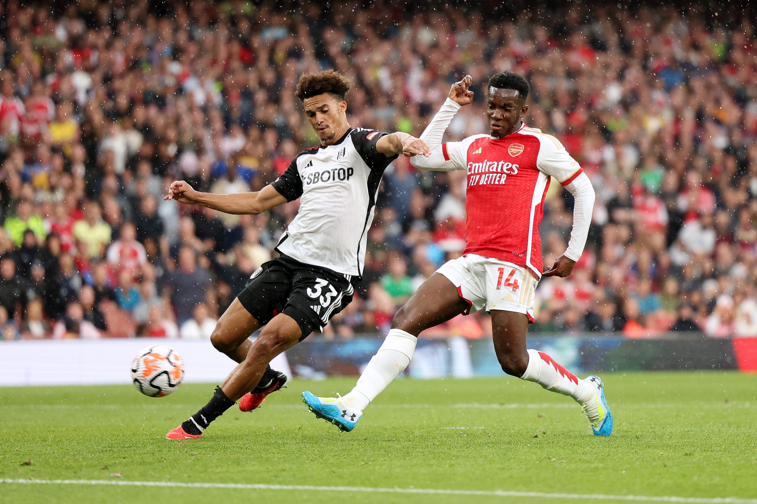Arsenal e Fulham protagonizaram duelo londrino bem equilibrado (Julian Finney/Getty Images)