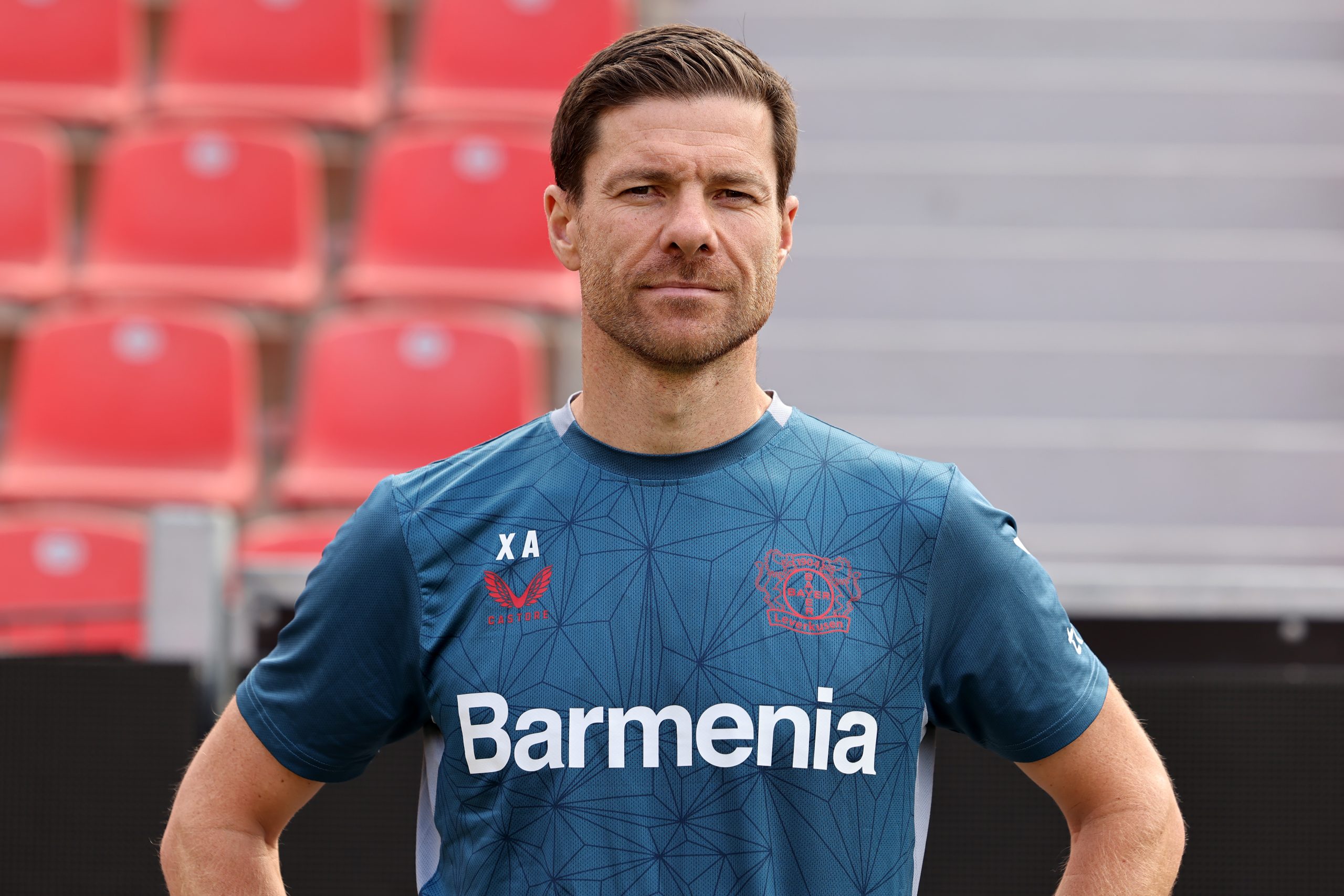 Xabi Alonso vem fazendo bom trabalho no futebol alemão (Foto: Christof Koepsel/Getty Images)