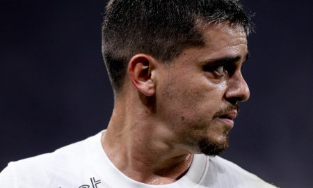 Com uma lesão muscular, Fagner continua indisponível para o Corinthians no confronto contra o Estudiantes, pela Copa Sul-Americana. (Foto: Rodrigo Coca)
