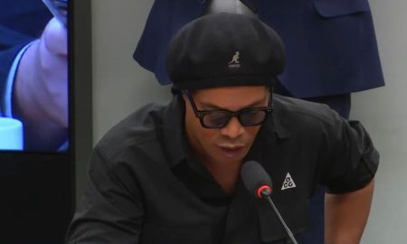 Ronaldinho Gaúcho presta depoimento negando envolvimento em esquemas apontados na CPI (Foto: Reprodução/TV Câmara)