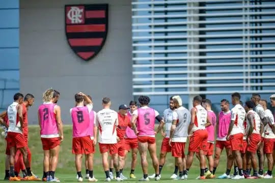 O Flamengo iniciou nesta terça-feira a preparação visando o confronto contra o Bahia pela 25ª rodada do Campeonato Brasileiro.