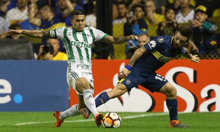 Atacante Dudu em disputa de bola na última vitória do Palmeiras sobre o Boca Juniors. (FOTO: Cesar Greco/Palmeiras).