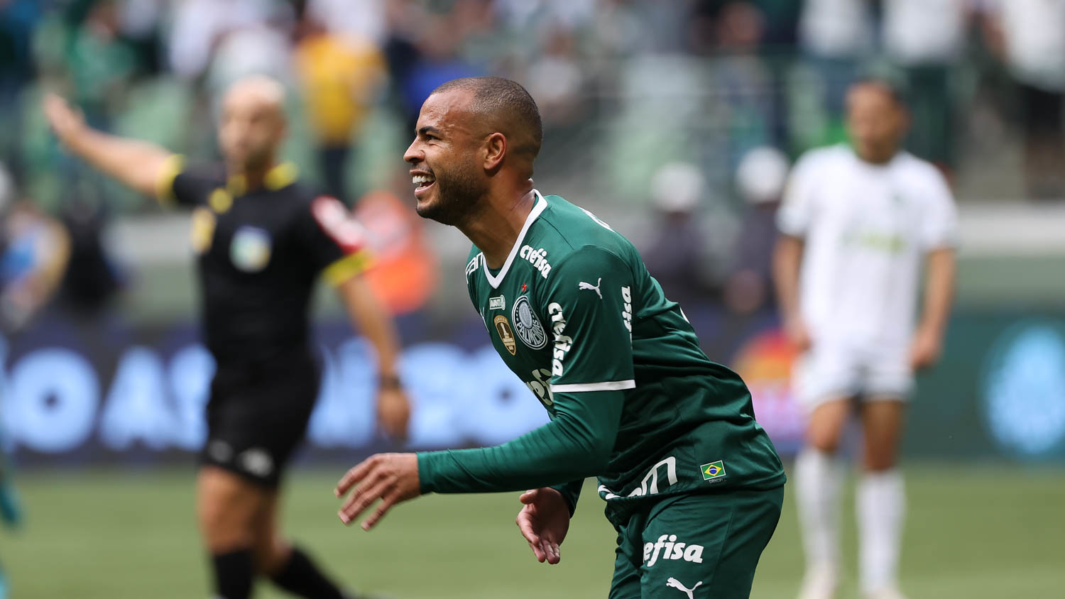 Mayke durante a comemoração de seu gol contra o Goiás no Brasileirão 22. (FOTO: Cesar Greco/Palmeiras)