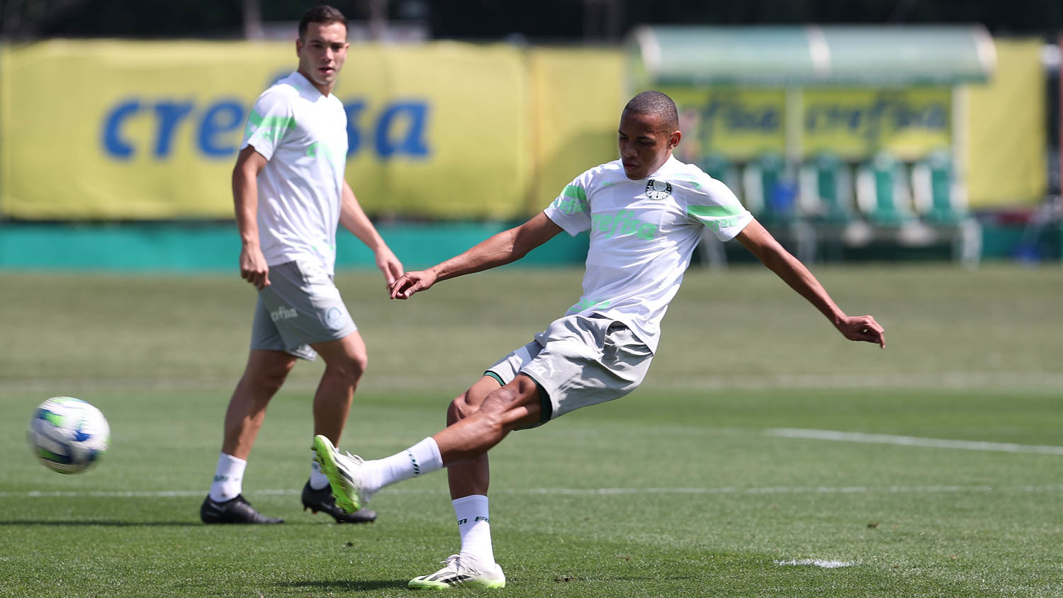 Meia Jhon Jhon durante reapresentação do Palmeiras na Academia de Futebol. FOTO: Cesar Greco/Palmeiras.