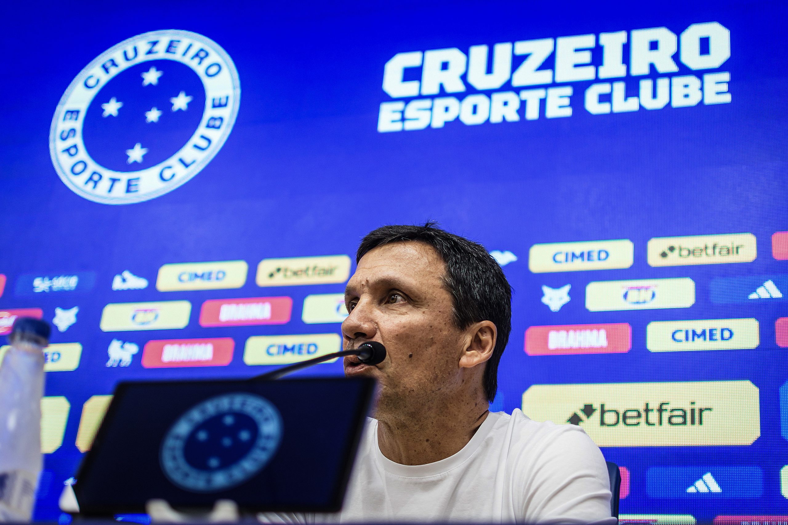Treinador foi apresentado nesta quarta-feira (Foto: Gustavo Aleixo/Cruzeiro)