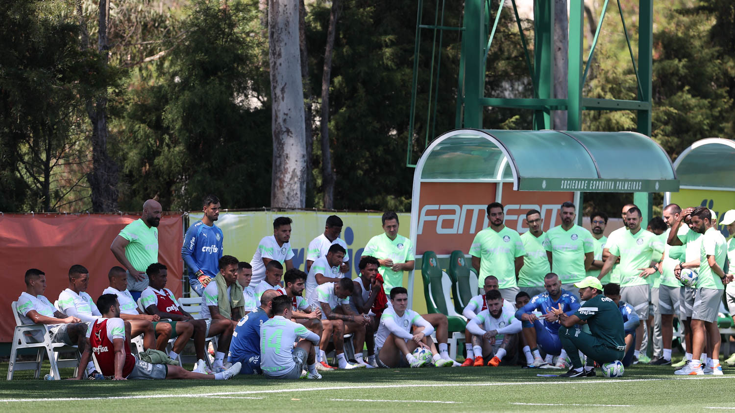 Abel tem conversa privada com jogadores em reapresentação do Palmeiras. (Foto: Cesar Greco/Palmeiras)