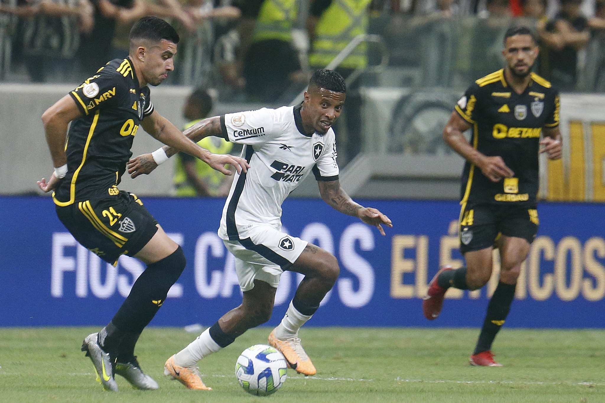 Botafogo perde para o Galo e vê a vantagem na líderança diminuir. (Foto: Vitor Silva/Botafogo.)