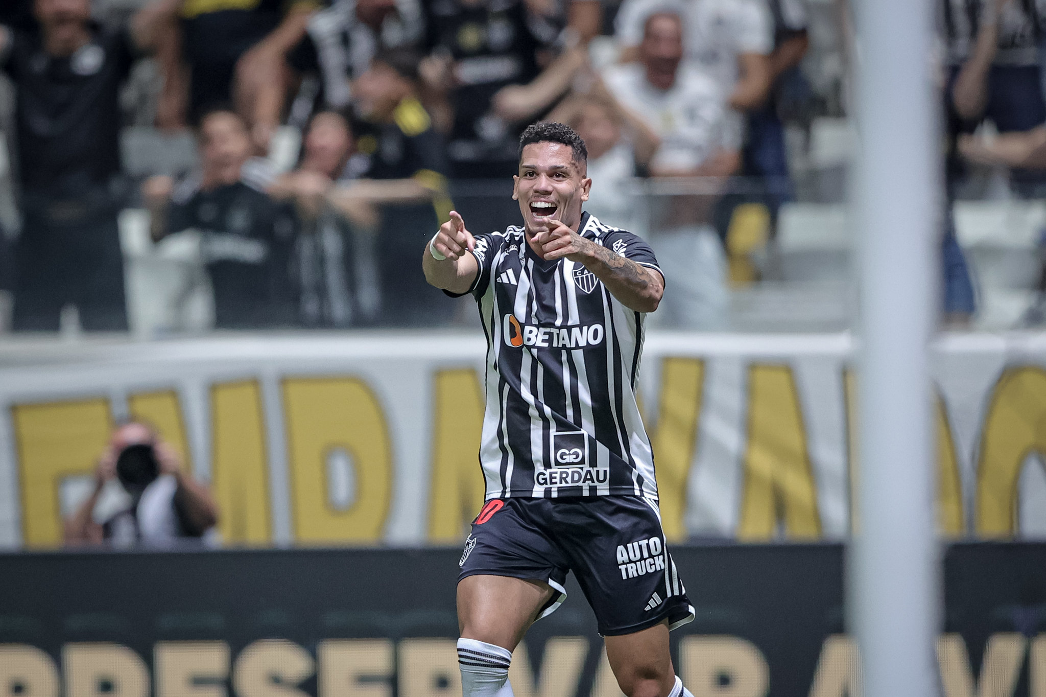Atlético-MG: Paulinho é o primeiro jogador a marcar gol nos três estádios  de BH em jogos oficiais