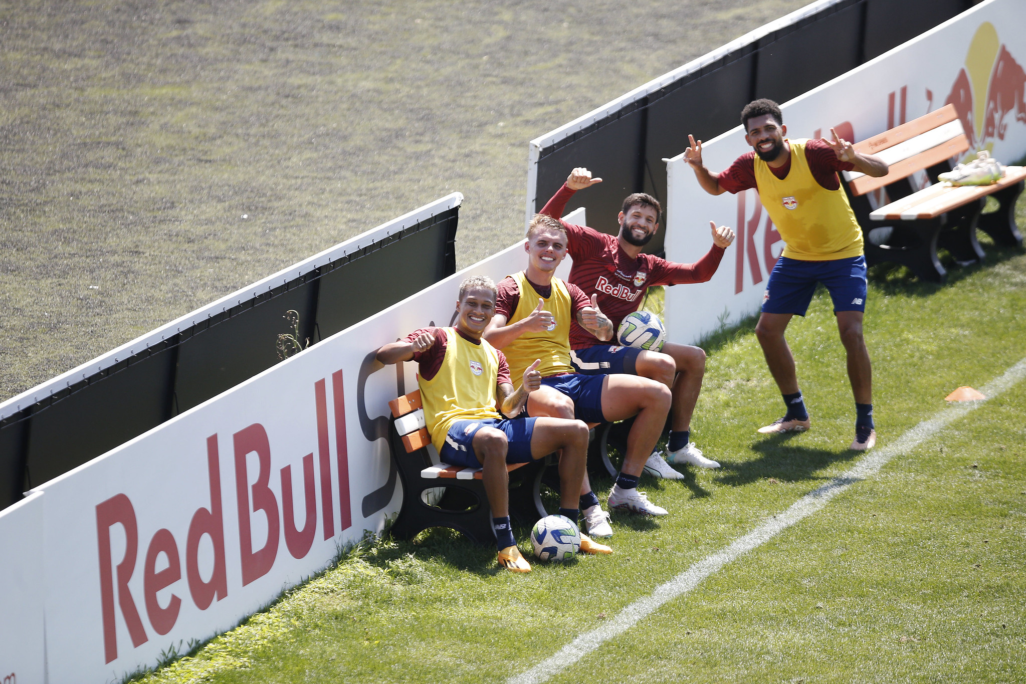 Jogadores do Braga posam para foto em dia de treinamento. (Foto: Ari Ferreira/Red Bull Bragantino)