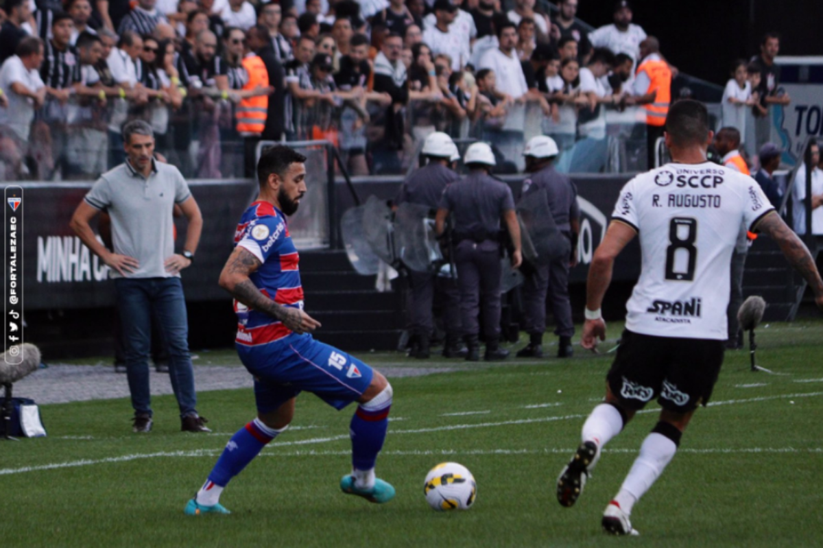 Corinthians vence Universitario-PER e abre vantagem no mata-mata