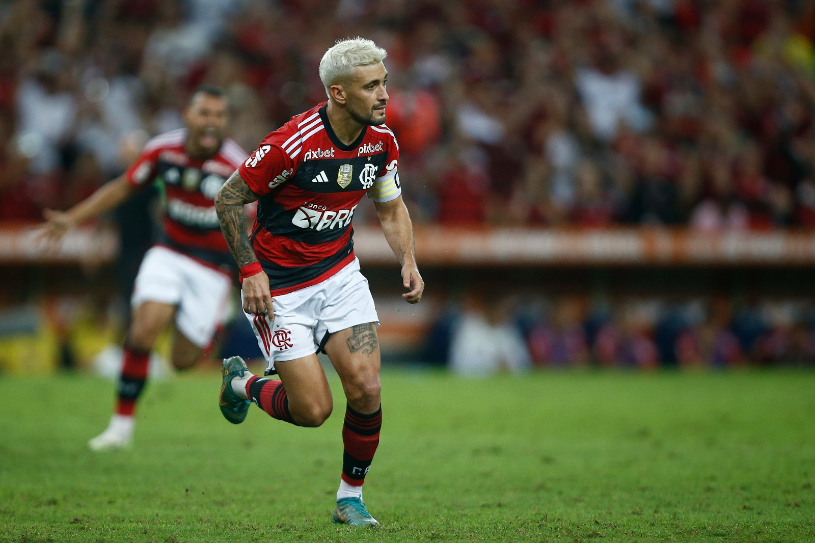 Visando a final da Copa do Brasil, Arrascaeta "dar a vida" em recuperação e anima a comissão técnica Rubro-Negra para uma possível volta.