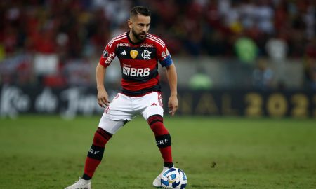 A temporada está chegando ao fim e o Flamengo já começa a se mexer para resolver contratos de jogadores que estão chegando ao fim.