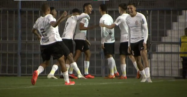 Em jogo eletrizante, Santos é derrotado pelo Corinthians e se despede da Copa do Brasil-sub 20 (Foto: reprodução/sportv)
