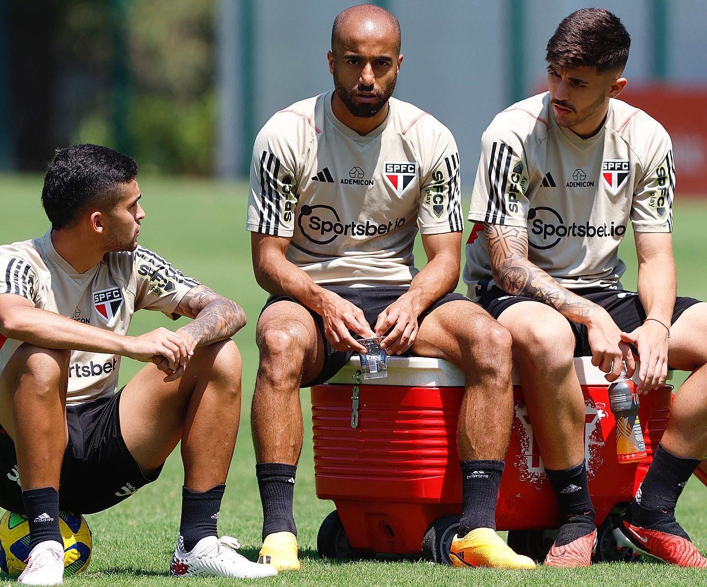 Lucas Moura, Beraldo e Rodrigo Nestor durante treino do São Paulo (Foto: Rubens Chiri / saopaulofc)