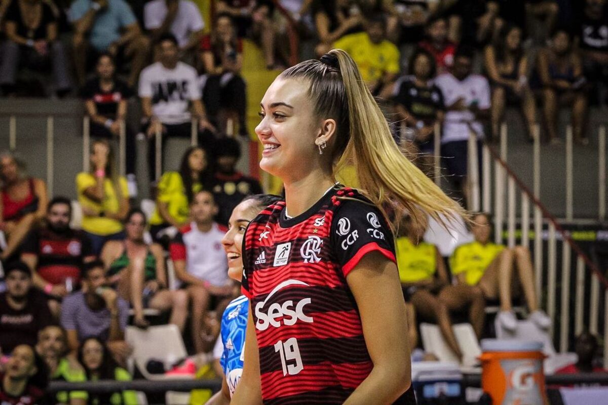 Helena em ação com a camisa do Sesc Flamengo