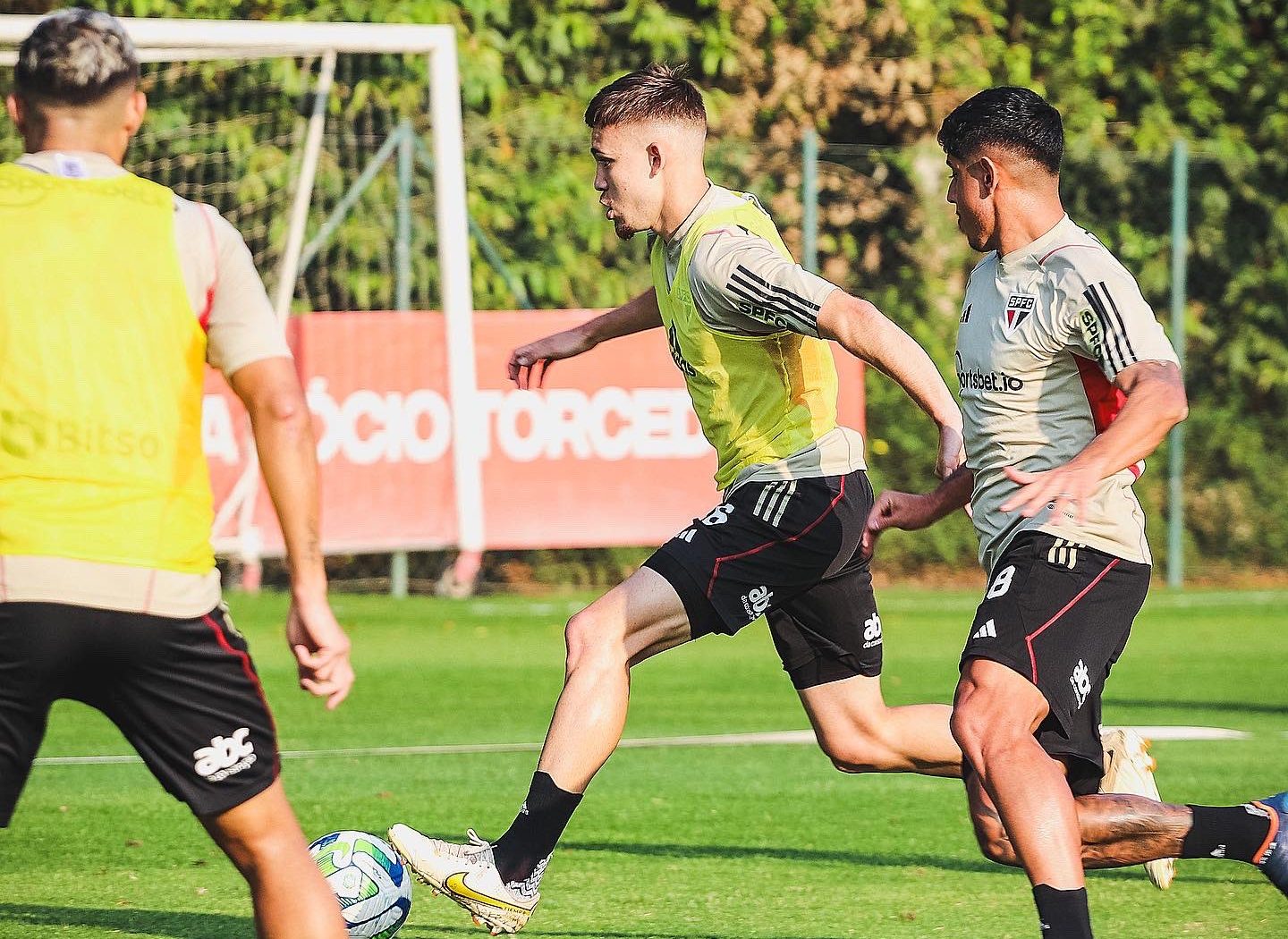 Jogadores do São Paulo em treinamento nesta sexta-feira (Foto: saopaulofc)