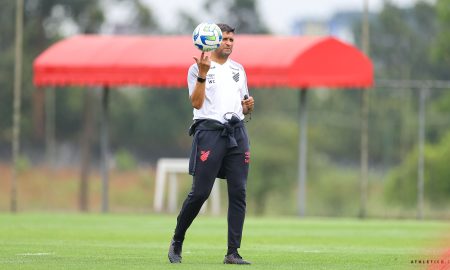Wesley Carvalho em treino do Athletico - (Foto: José Tramontin/Athletico)