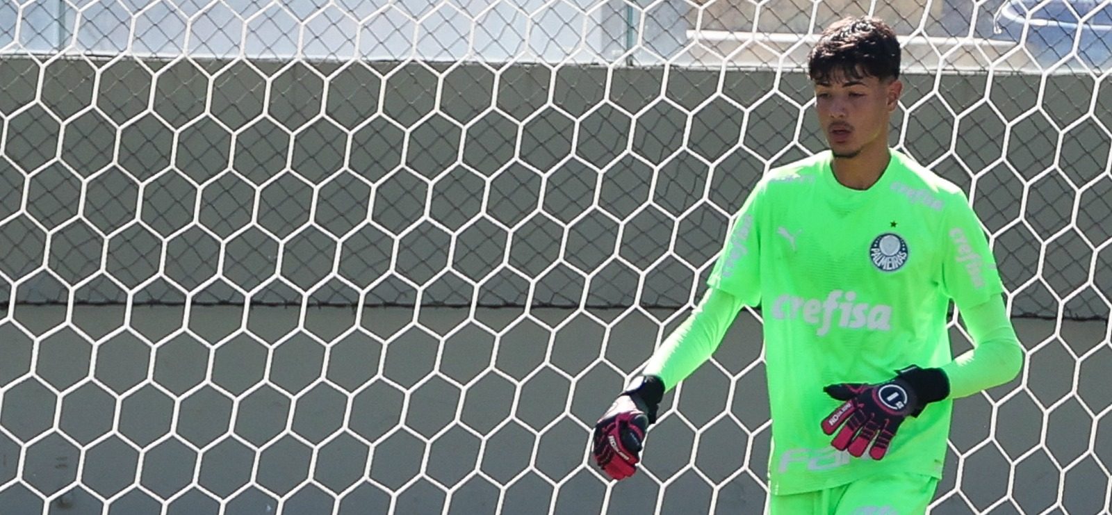 Luiz Sá, goleiro do Palmeiras sub-17, celebra conquista no México: 'Momento especial'. (Foto: Fábio Menotti/Palmeiras)