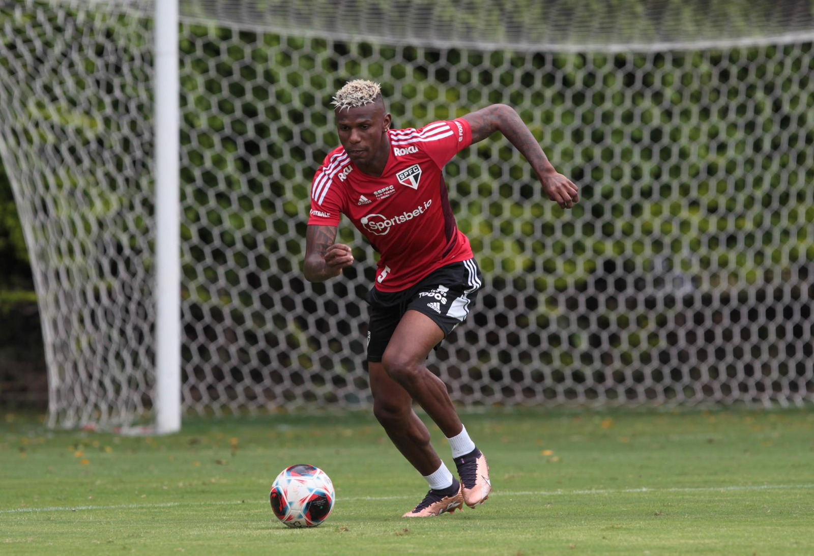 Arboleda treinando pelo São Paulo (Foto: Rubens Chiri/saopaulofc.net)