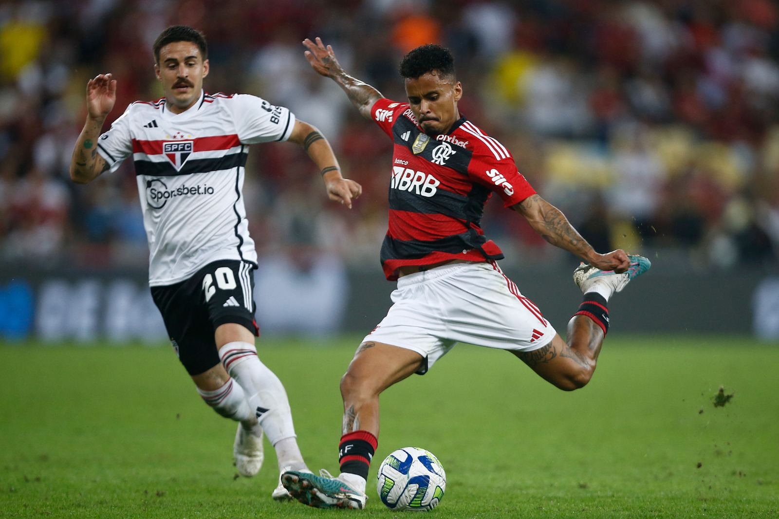 Allan, do Flamengo, virou mais um desfalque para as finais da Copa do Brasil. O atla foi diagonisticado com um problema na face plantar do pé esquerdo.