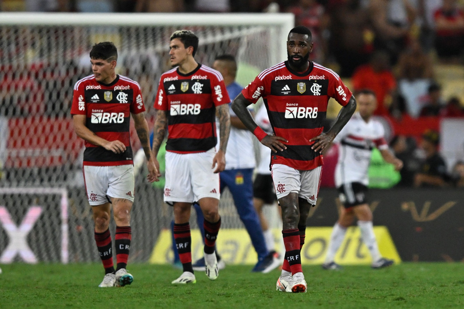 Ayrton Lucas, Pedro e Gerson em Flamengo x São Paulo