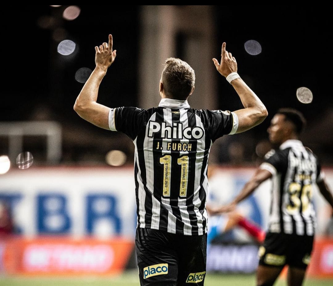 Título: Iluminado, Julio Furch vira mais um jogo para o Santos nos minutos finais (Foto: Raul Baretta / Santos FC)