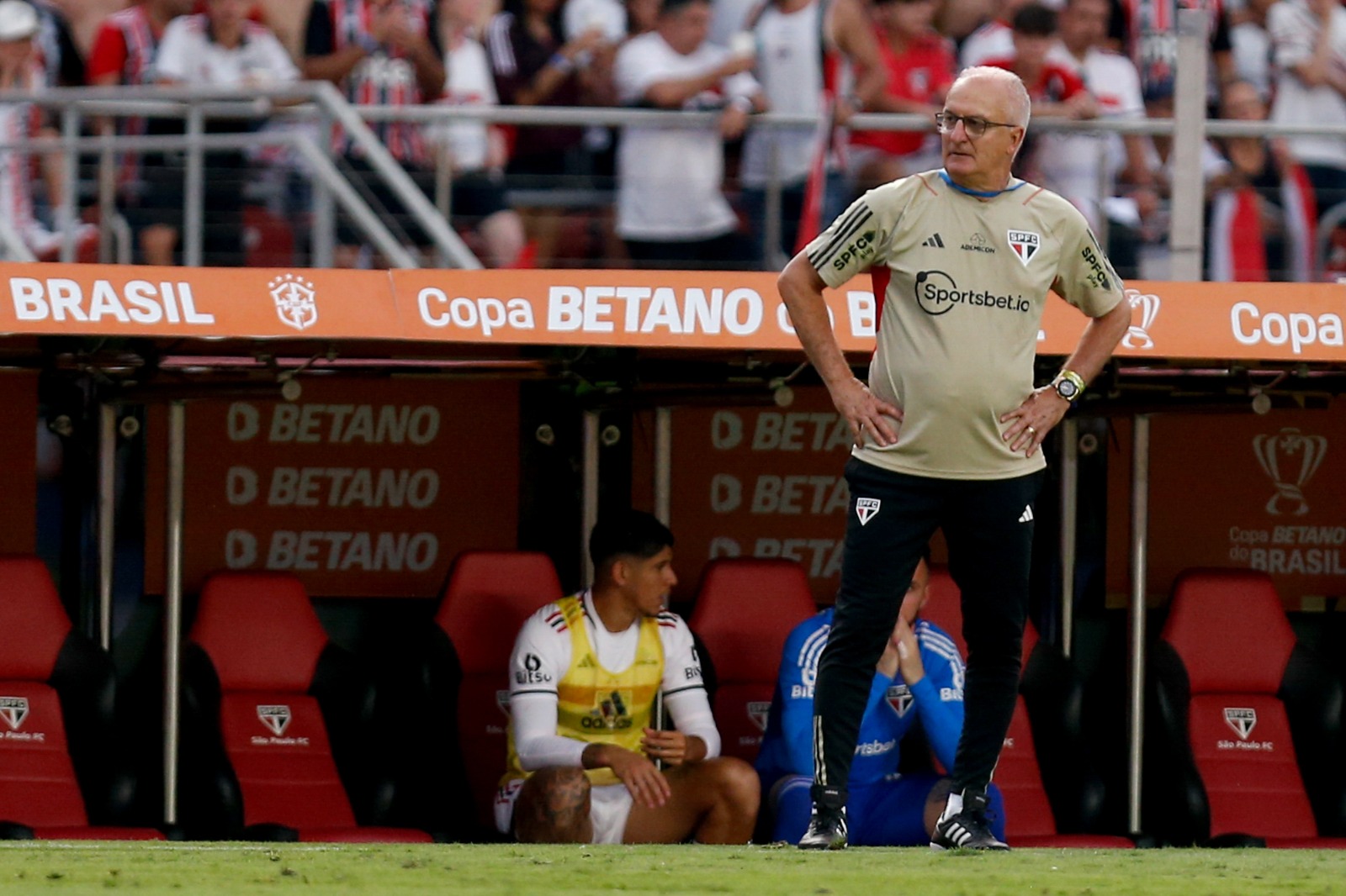 Dorival Júnior durante partida do São Paulo (Foto: Ricardo Moreira/Getty Images)